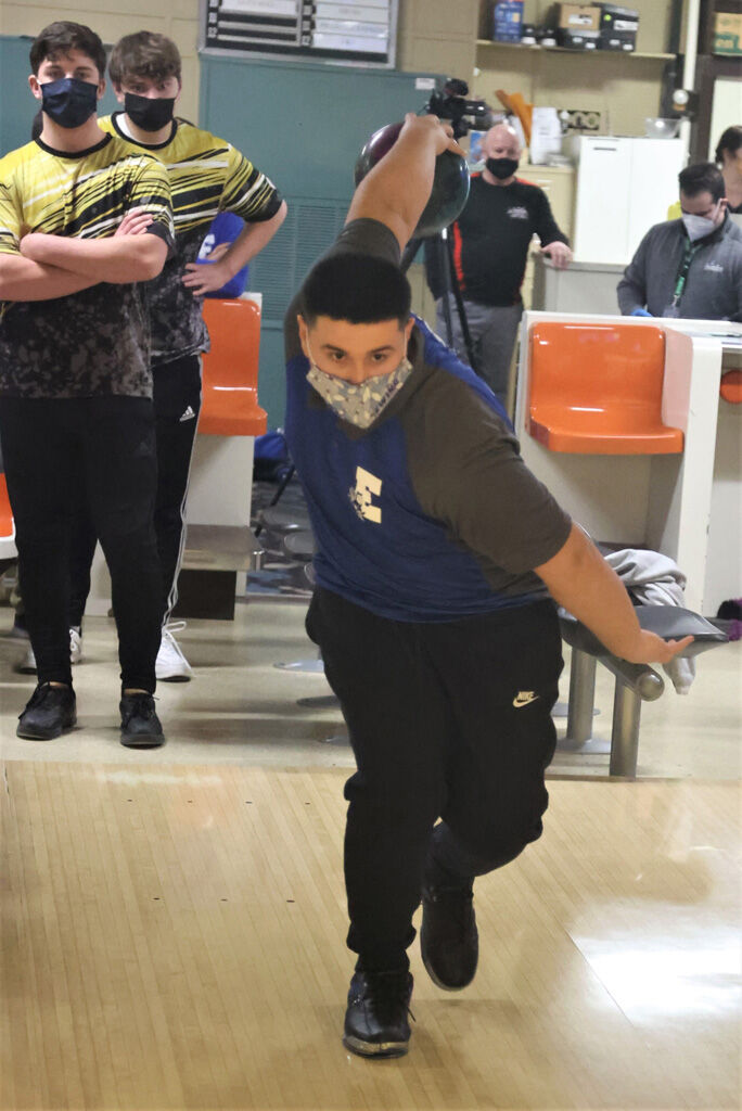 Bowler Kenny Romero 2