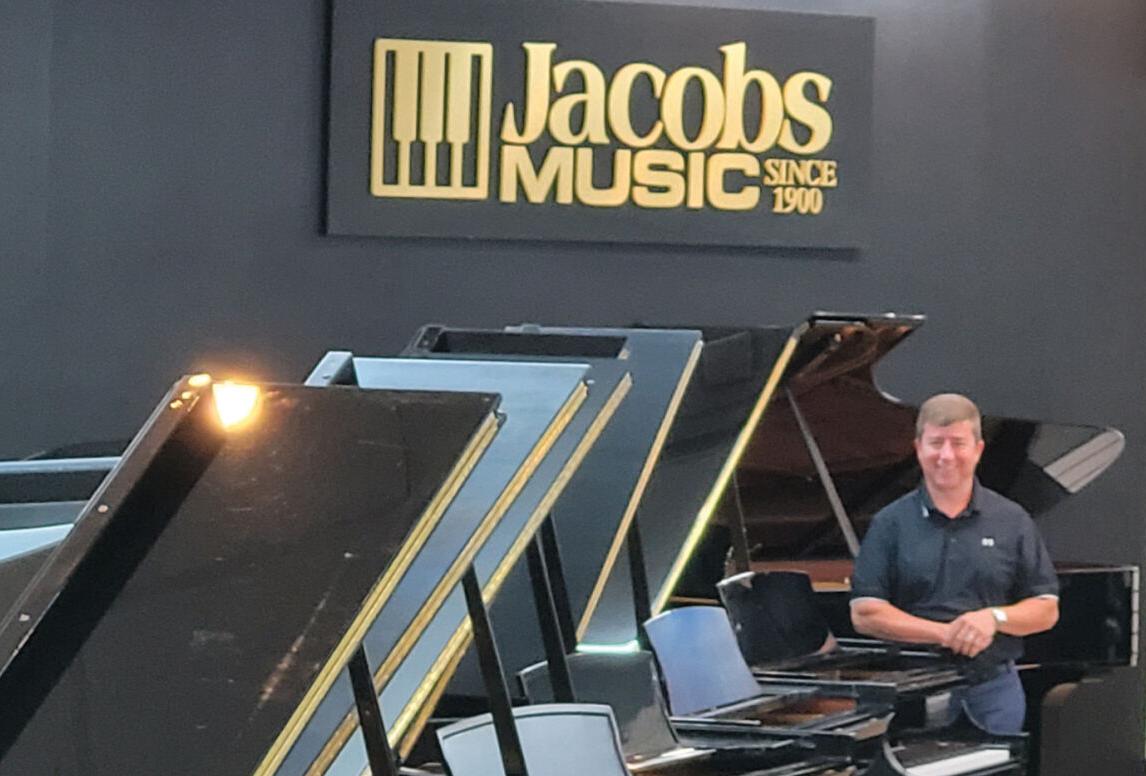 Robert Rinaldi far.jpg