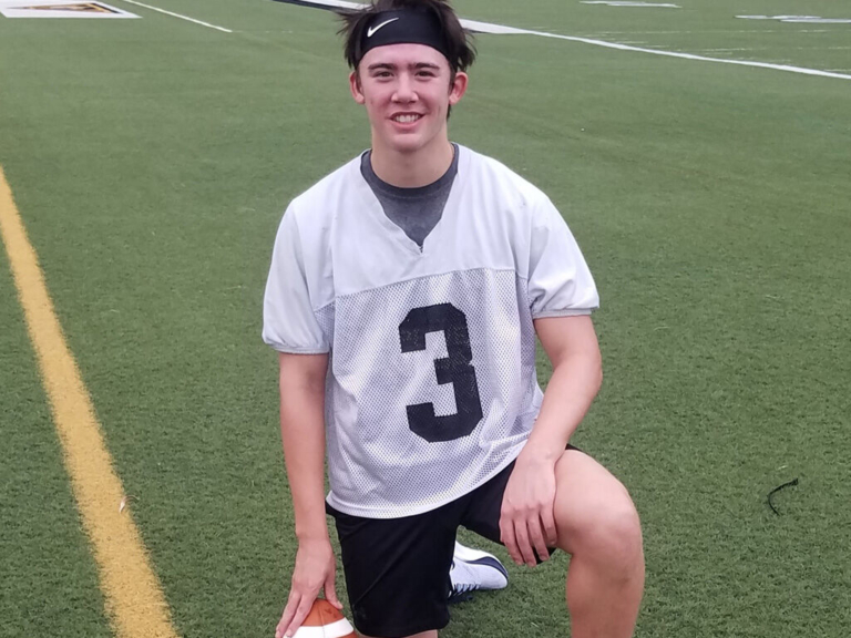 Dylan Eng does it all for Bulldogs’ football