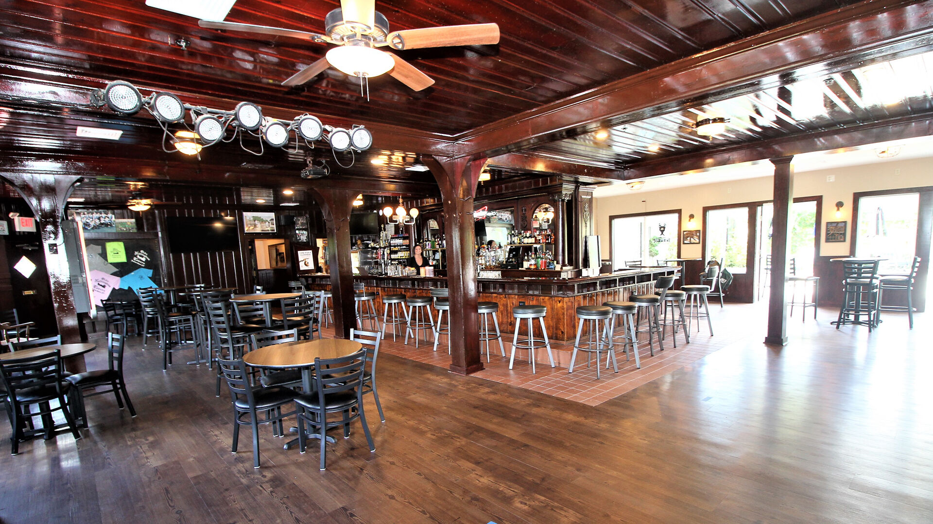 Nottingham Tavern interior