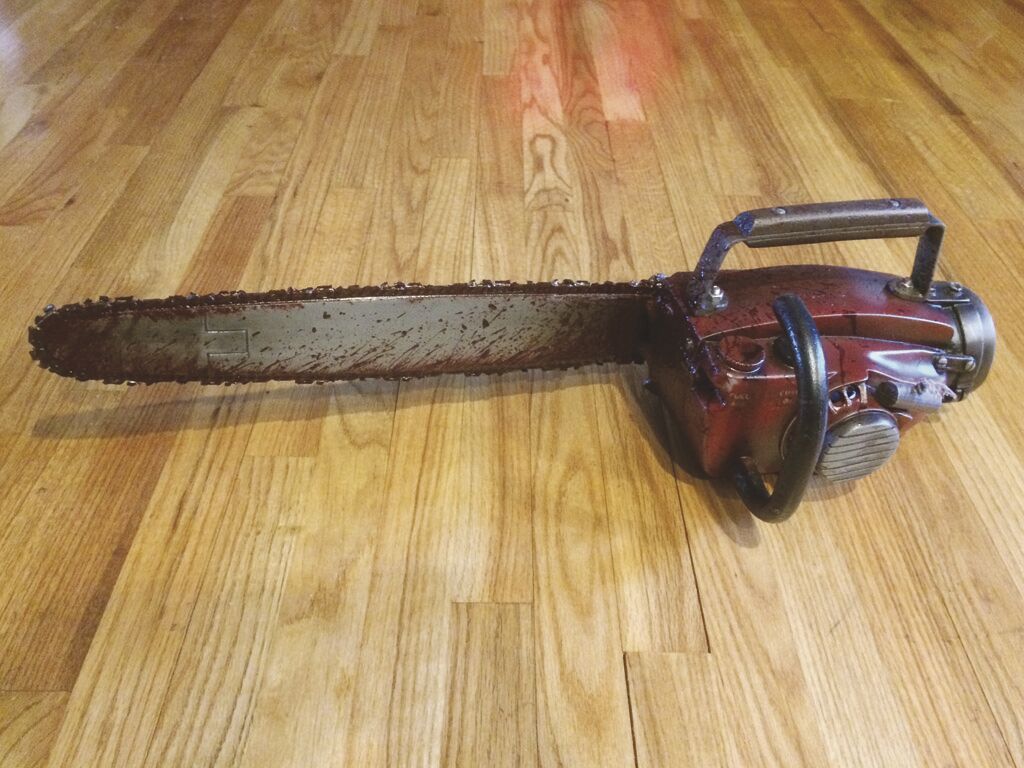 Nicolas Valenza chainsaw.JPG