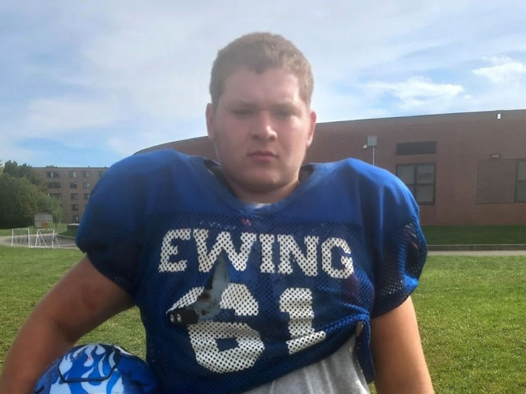 Davila looks to ‘dominate’ on offensive line this season