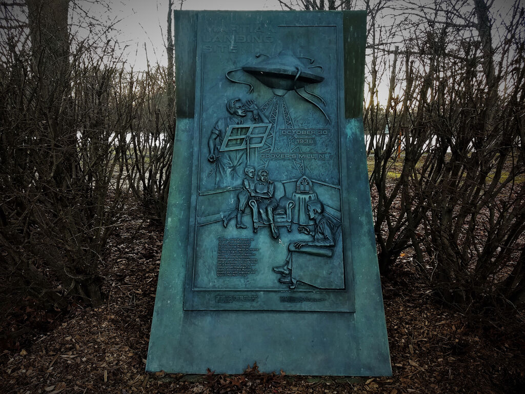 WOW monument Van Nest Park