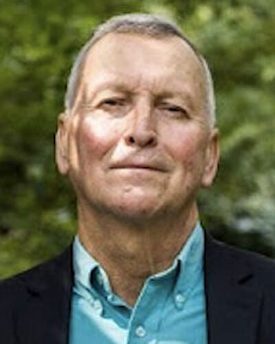 Muka head standing med.jpg