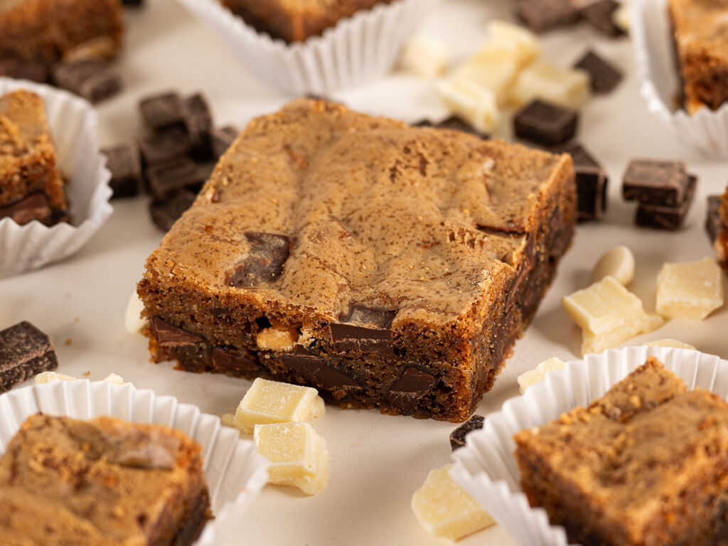 Aunt Cookie Retro Bars - Raspberry Shortbread.jpg