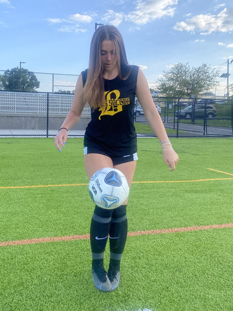 Anna Stalnaker juggling