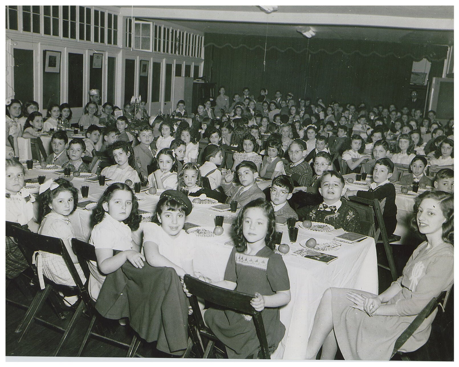 Passover Seder Adath Israel Synagogue Trenton NJ April 1946 2.jpg