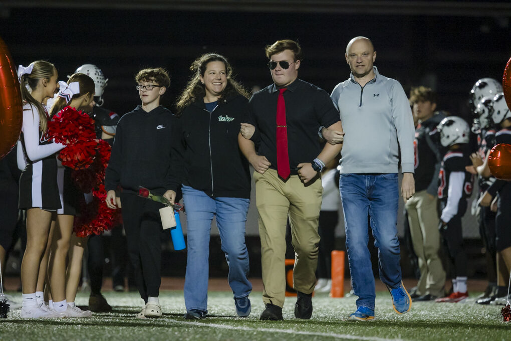 Robbinsville vs Hamilton West Football -3.jpg