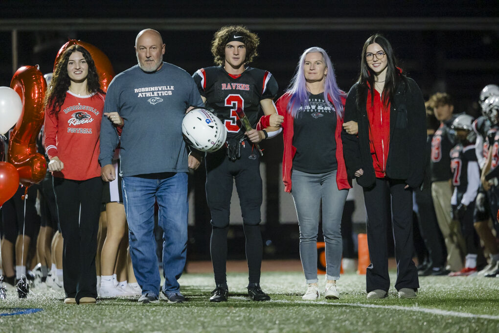 Robbinsville vs Hamilton West Football -4.jpg