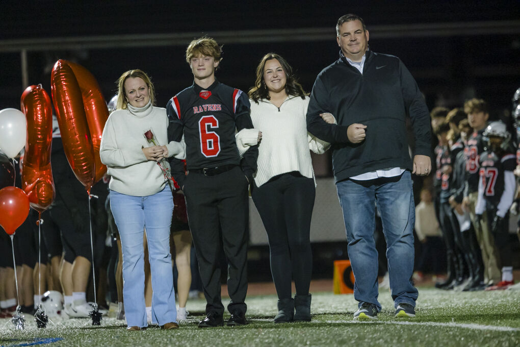 Robbinsville vs Hamilton West Football -5.jpg