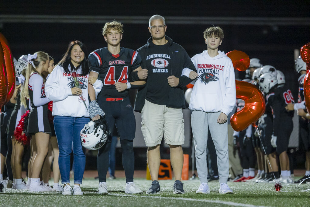 Robbinsville vs Hamilton West Football -11.jpg