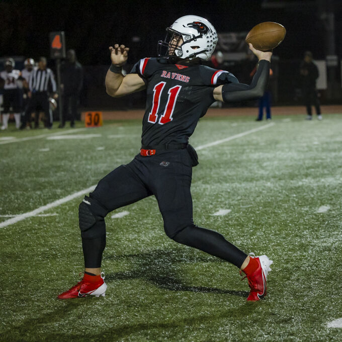 Robbinsville vs Hamilton West Football -33.jpg