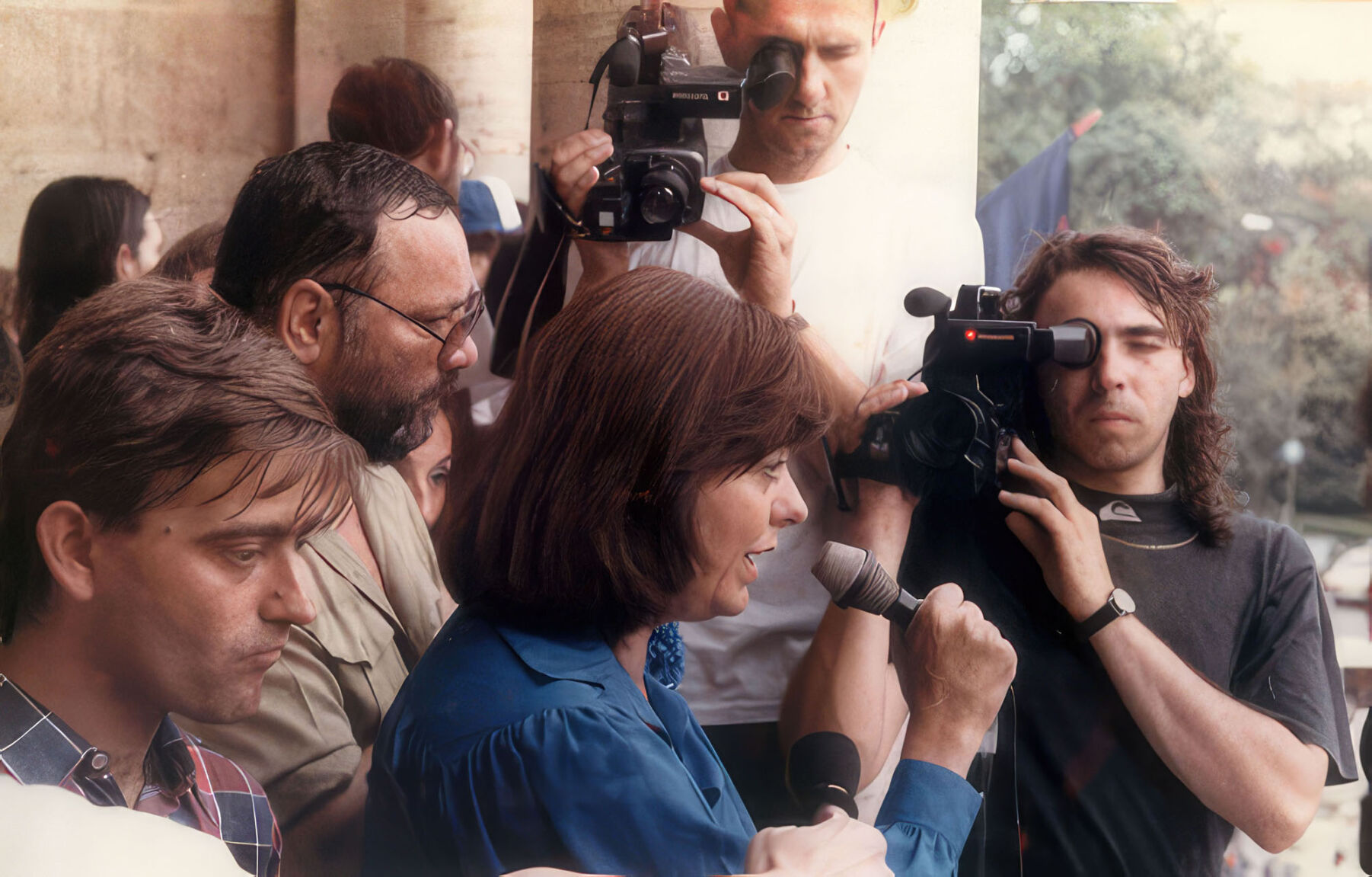 Blandiana - speaking to crowd (6).jpg