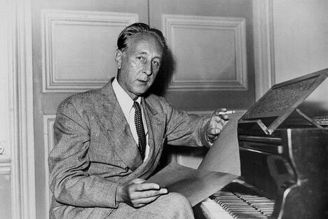 Martinu piano cigarette.jpg