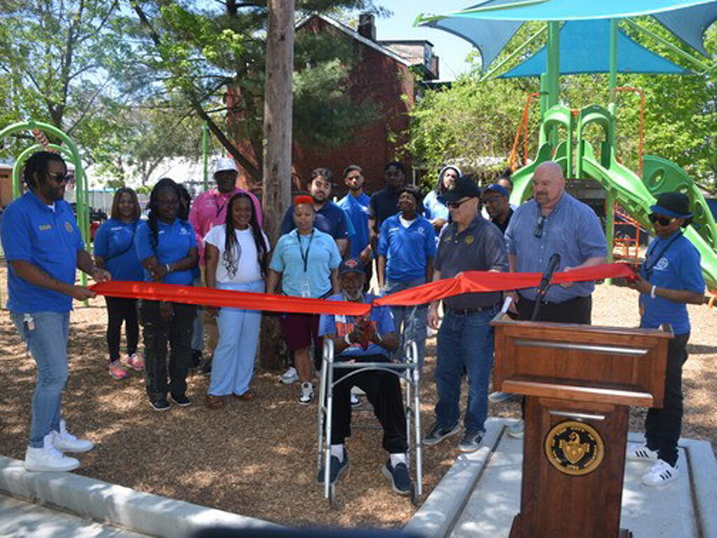 Gil carter ribbin cutting