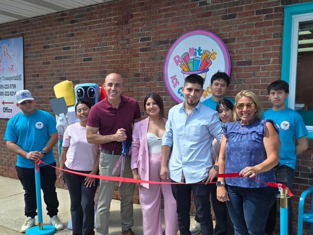 Rollito's Ice Cream Rolls ribbon cutting