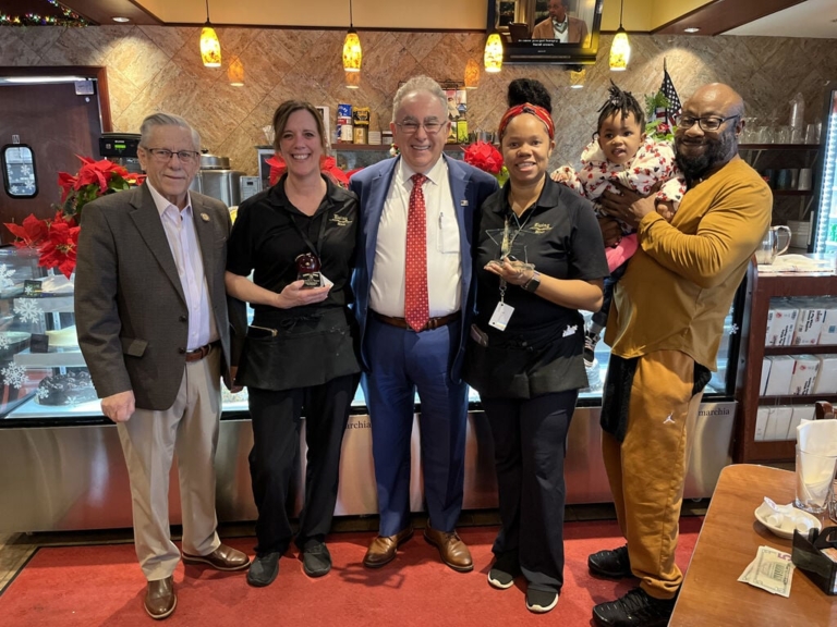 Ewing mayor helps honor longtime diner employees