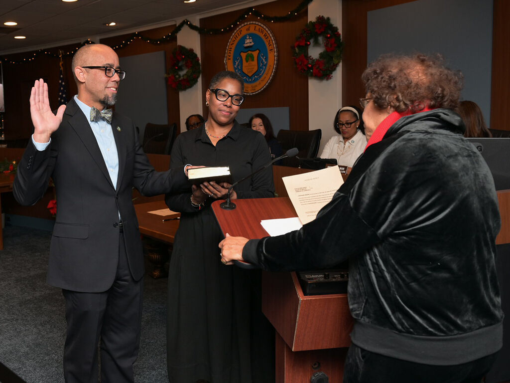 Bobbitt takes the oath of office as administered by Senator Shirley Turner with my wife Tiffany holding the Bible.jpg